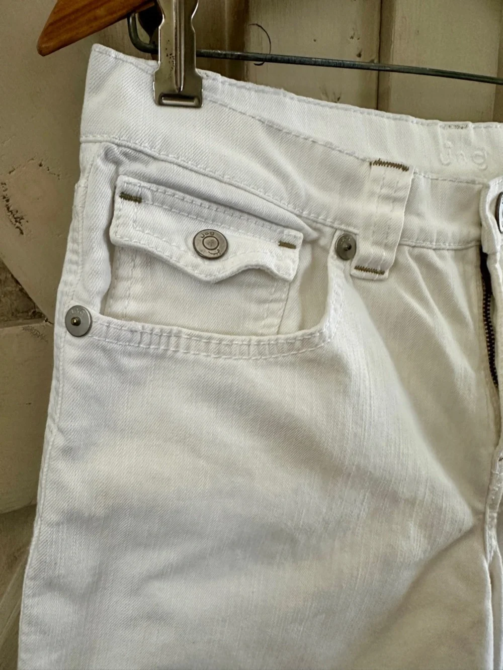 JAG White Bermuda Denim Shorts Women’s Size 10 Stretch Mid Rise Walking Shorts